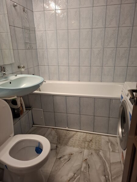 Sector 6, Ghencea, Bucuresti, capat tramvai 41, str Garleni.